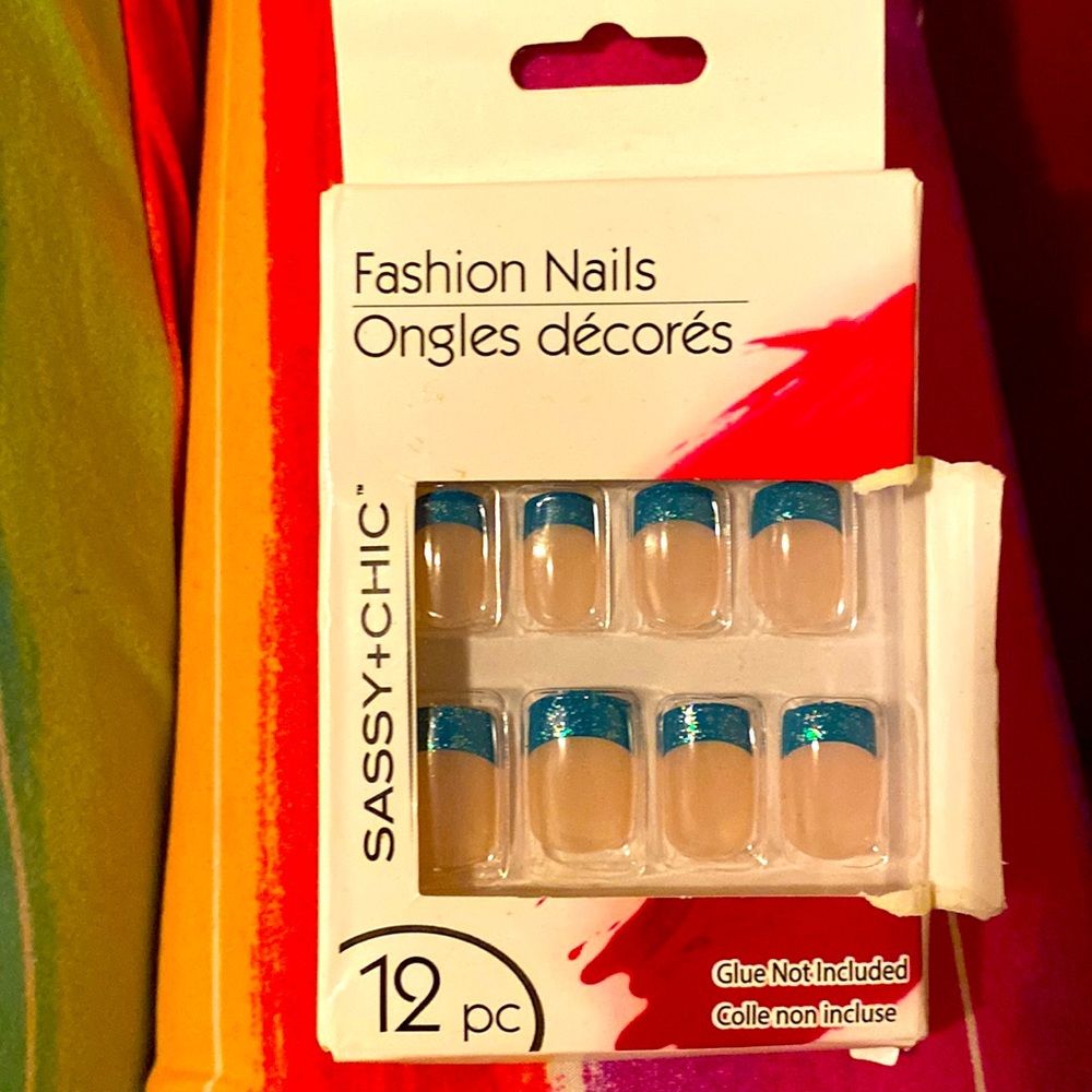 Beautiful blue tip press on nails